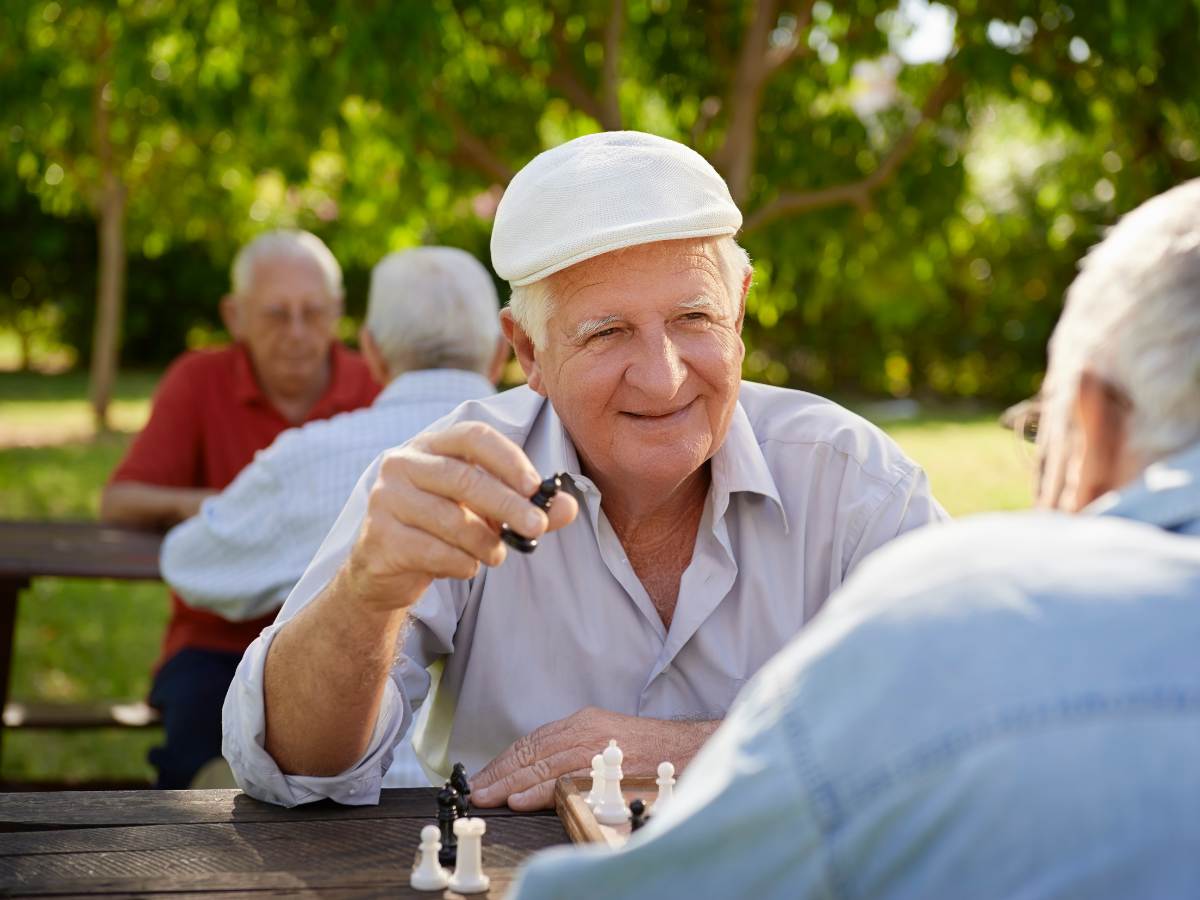 Senior men playing chess outdoors for article Active Adult and Senior Living Resources in Phoenix for newcomers retiring in Phoenix.