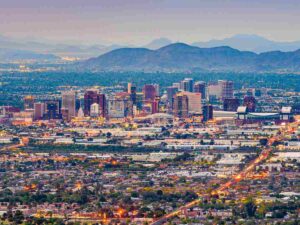 Picture of Phoenix skyline with mountains in the background for article 5 Reasons to Move to Phoenix for newcomers moving to Phoenix.