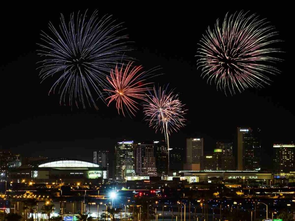 Fireworks over Phoenix for article Best Places to Watch 4th of July Fireworks in Phoenix for newcomers moving to Phoenix.
