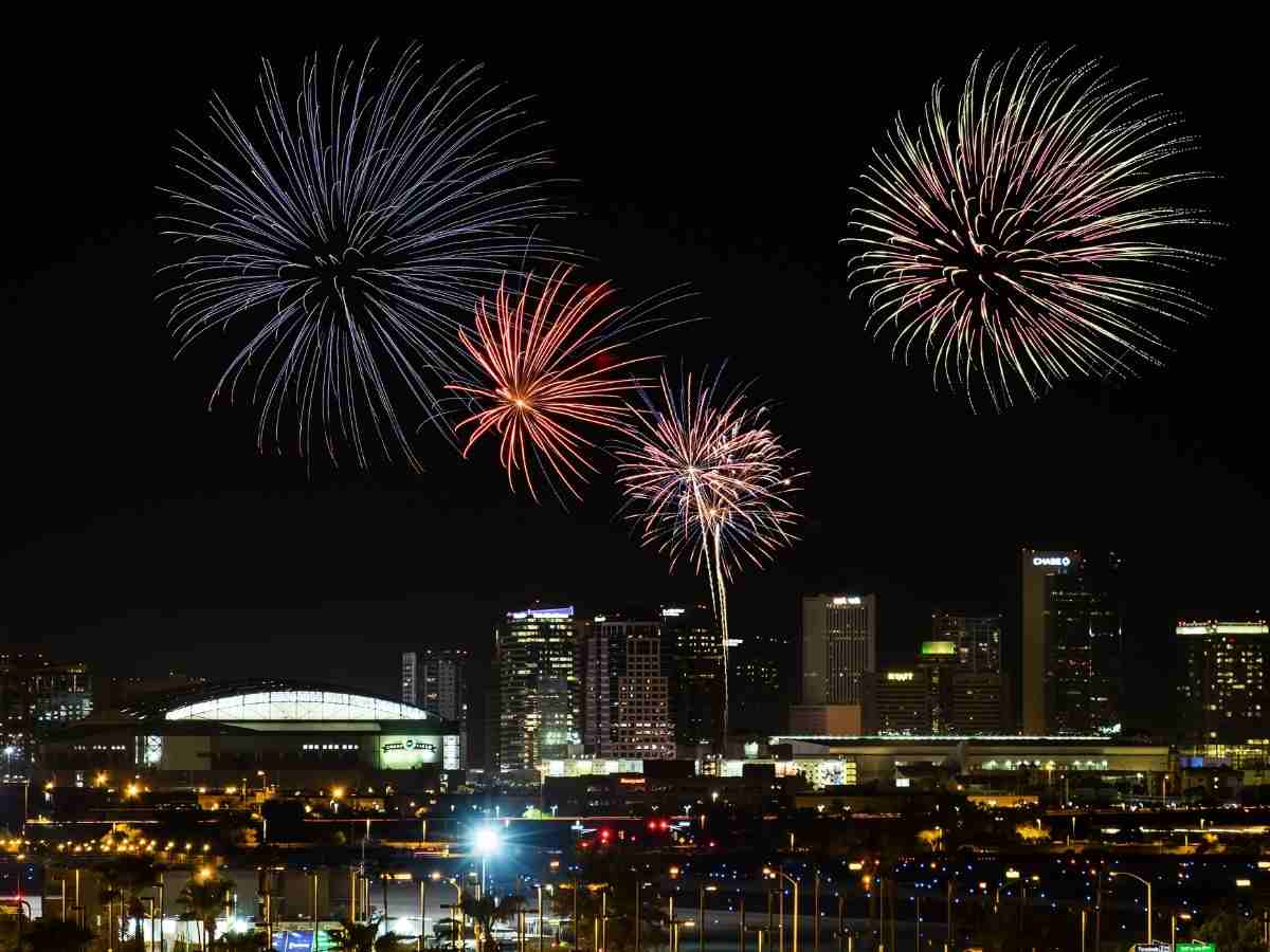 Fireworks over Phoenix for article Best Places to Watch 4th of July Fireworks in Phoenix for newcomers moving to Phoenix.