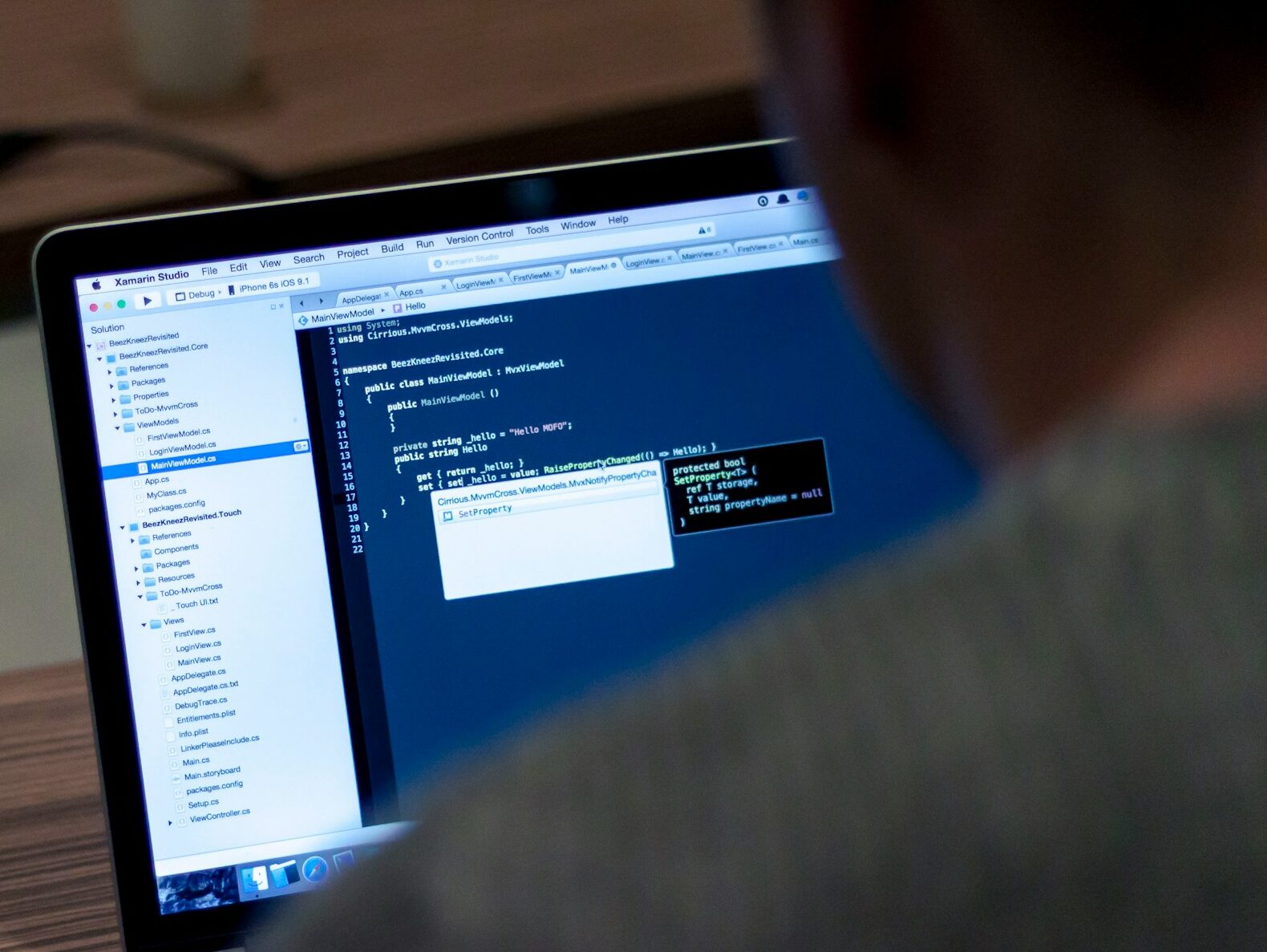 tirza-van-dijk-I8OhOu-wLO4-unsplash lab top computer screen. Tech jobs in Phoenix